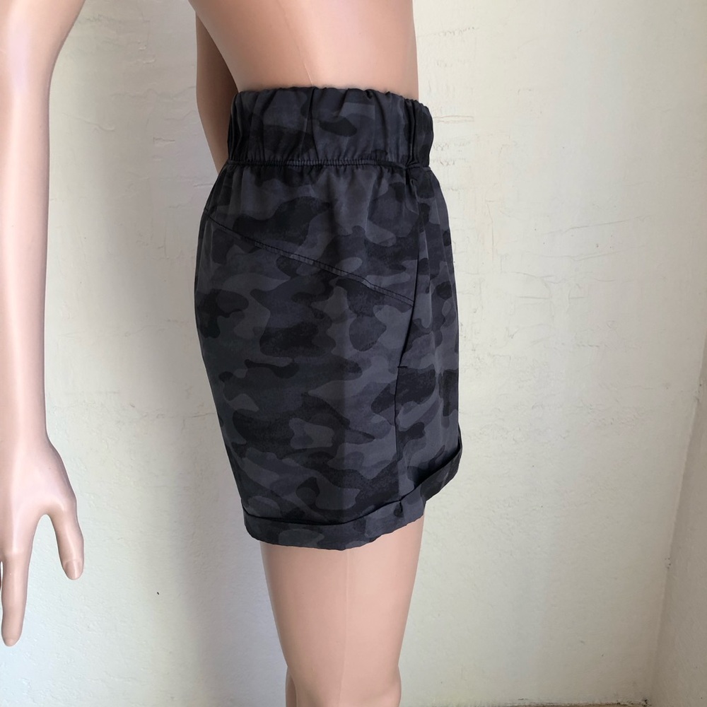 Danskin Camouflage￼ Gray/Black Running Shorts Women’s Size L Activewear Athletic